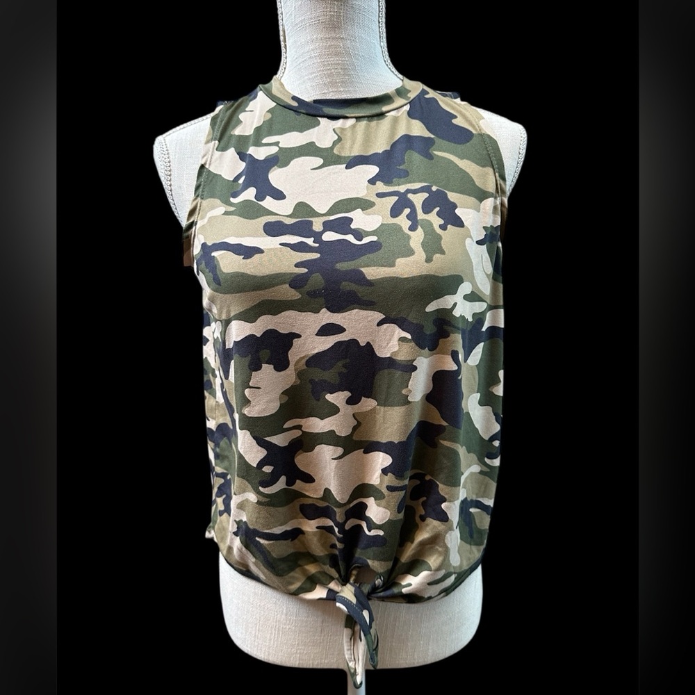 Poof sz LG Camouflage short sleeve tank top front tie loose